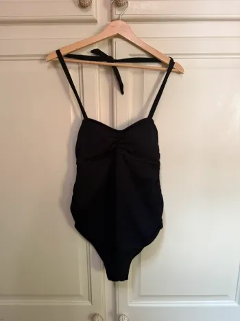 Maillot de bain noir grossesse