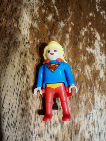 Figurine Super Girl Kinder