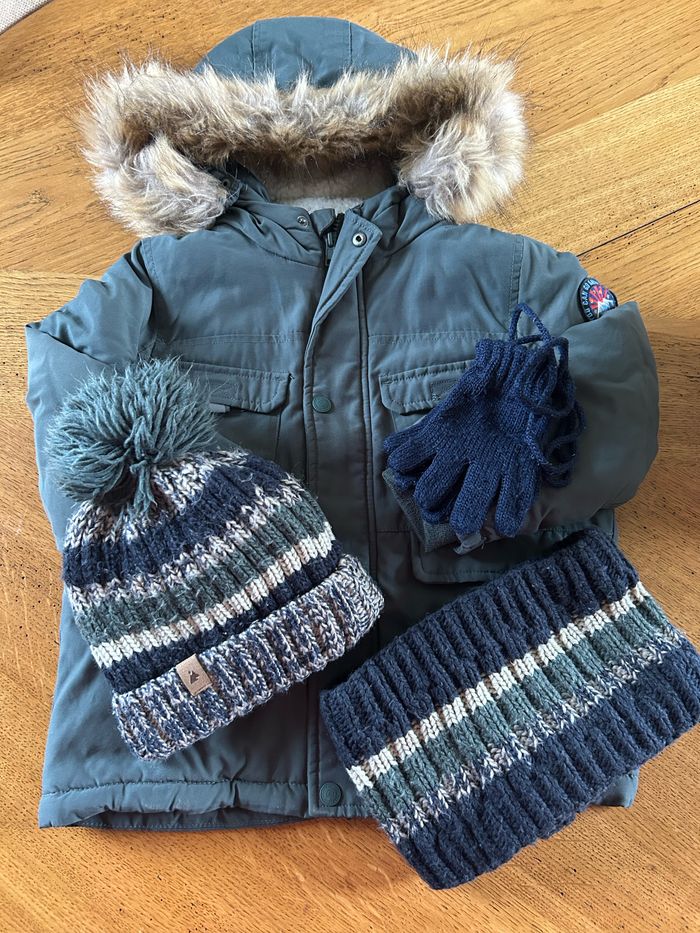 Ensemble manteau et accessoires
