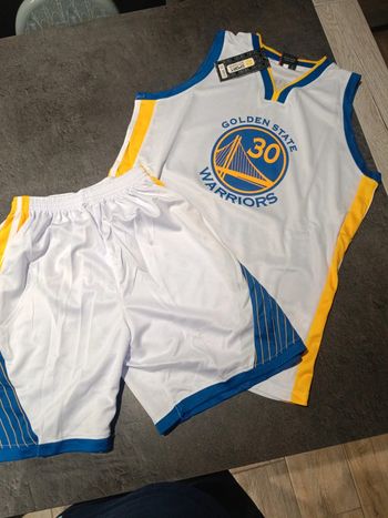 Tenue NBA golden state warriors Stephen Curry blanc. T.30