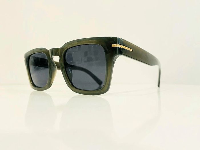 Lunette de soleil mixte rectangulaire kaki UV protection catégorie 3 - photo numéro 2