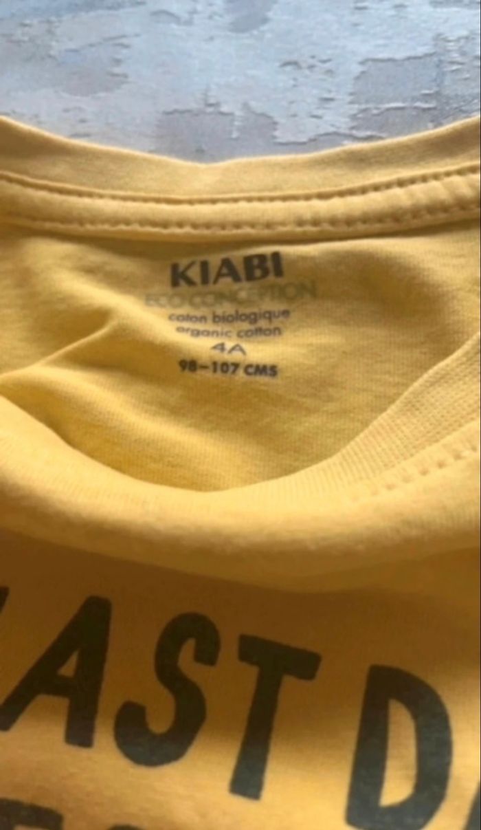 T-shirt manches courtes KIABI – 4 ans -TBE - photo numéro 3