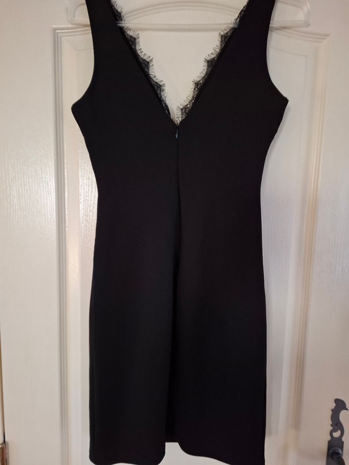 Belle Robe noire V à dentelle neuve - photo numéro 3