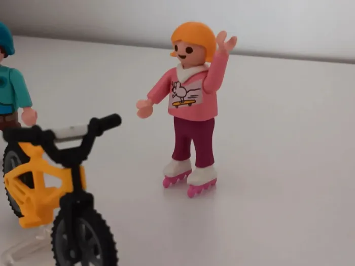 Enfants qui jouent playmobil - photo numéro 8
