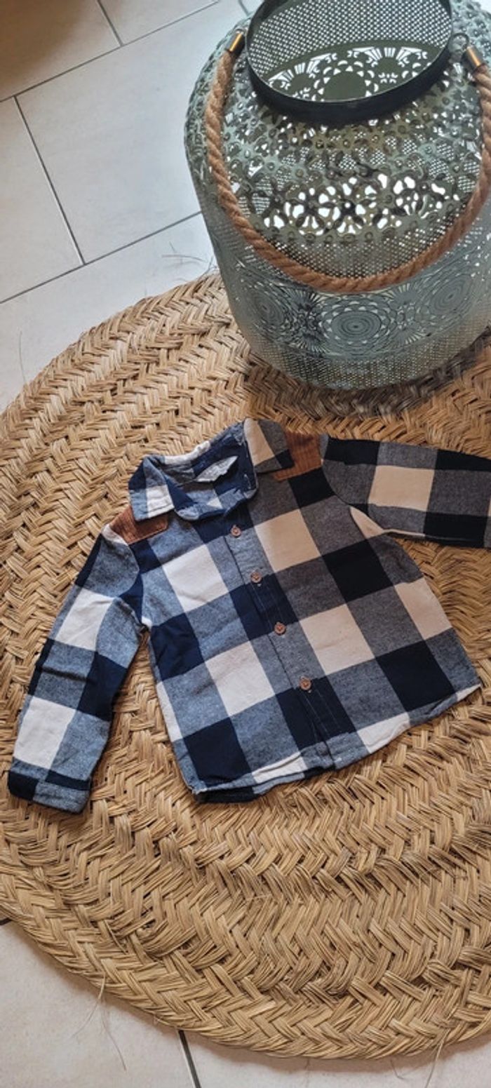 Jolie chemise garçon taille 80 - photo numéro 2