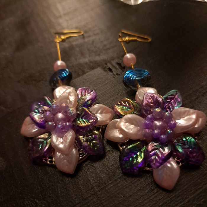 Boucles d'oreilles pendante violette et rose - photo numéro 8