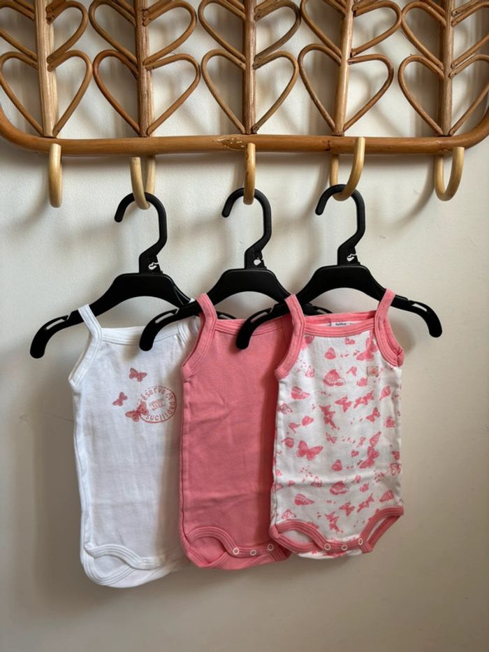 Lot 3 bodies bretelles Petit Bateau 3 mois