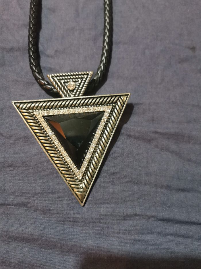 Collier couleur argent noir