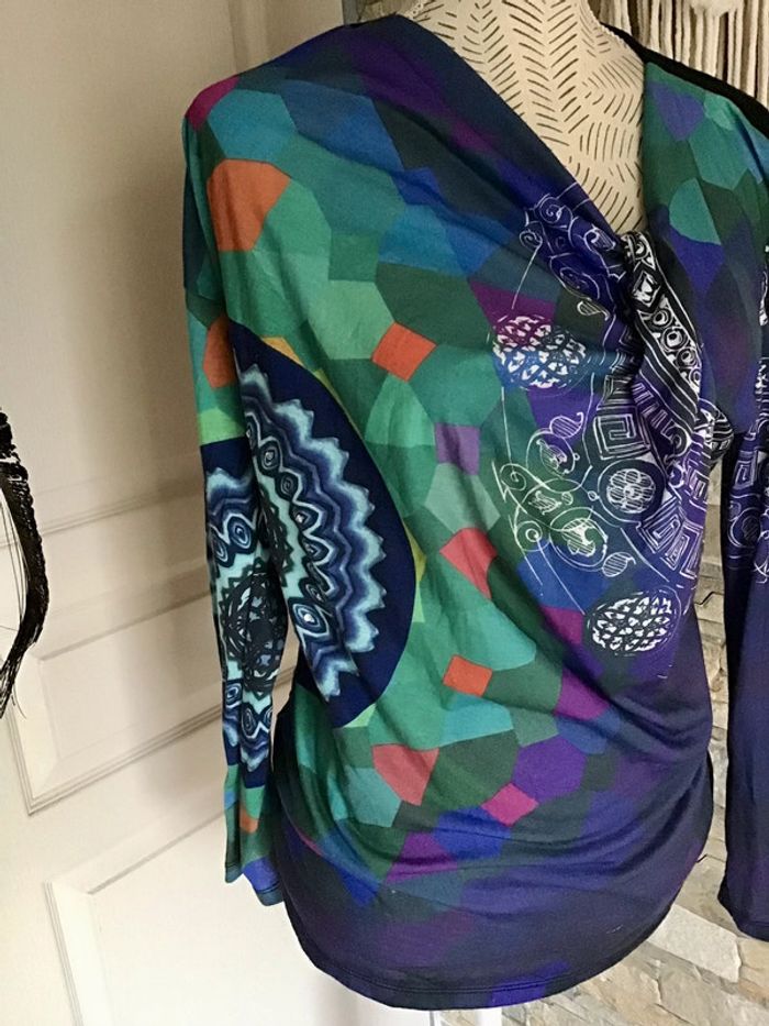 Très jolie haut manche longue taille L marque Desigual (0923) - photo numéro 3