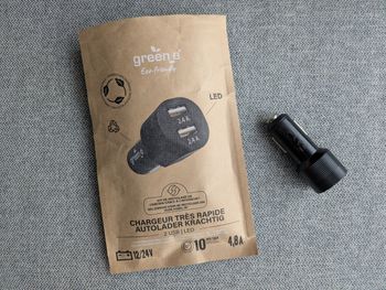 Chargeur allume-cigare USB 24W noir ( neuf )