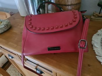 Sac à main bandoulière. Torrente. Neuf. Hauteur 17 cm. Largeur 26 cm.