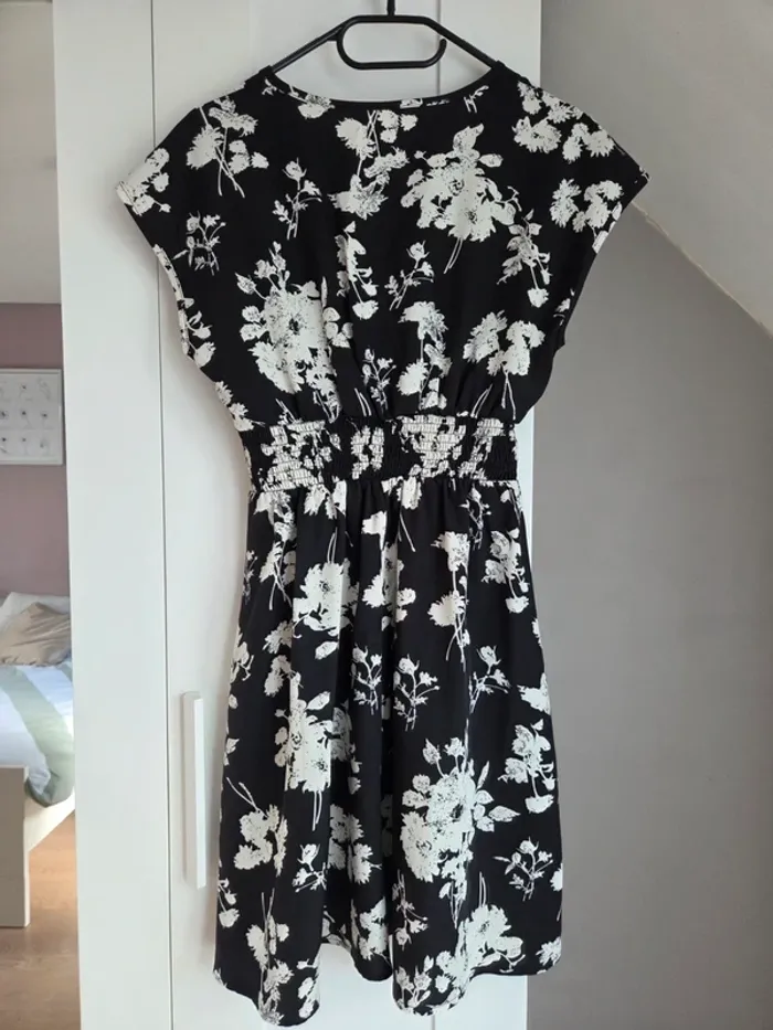 Robe neuve femme taille 36 S - photo numéro 2