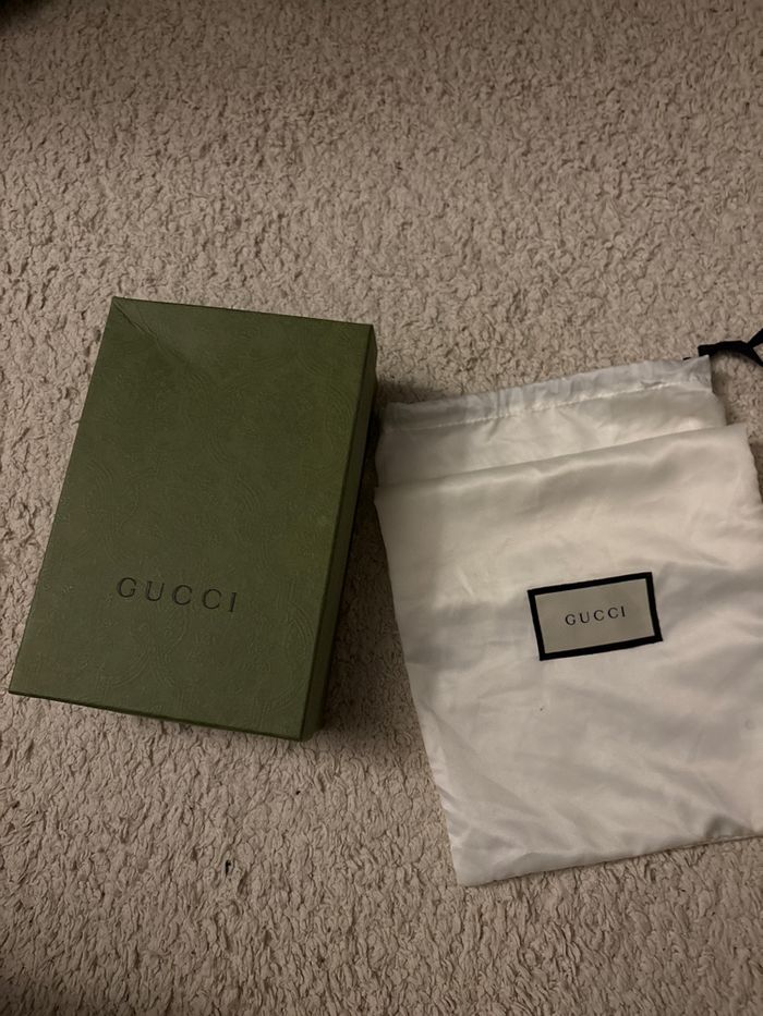 Boîte vide avec sac