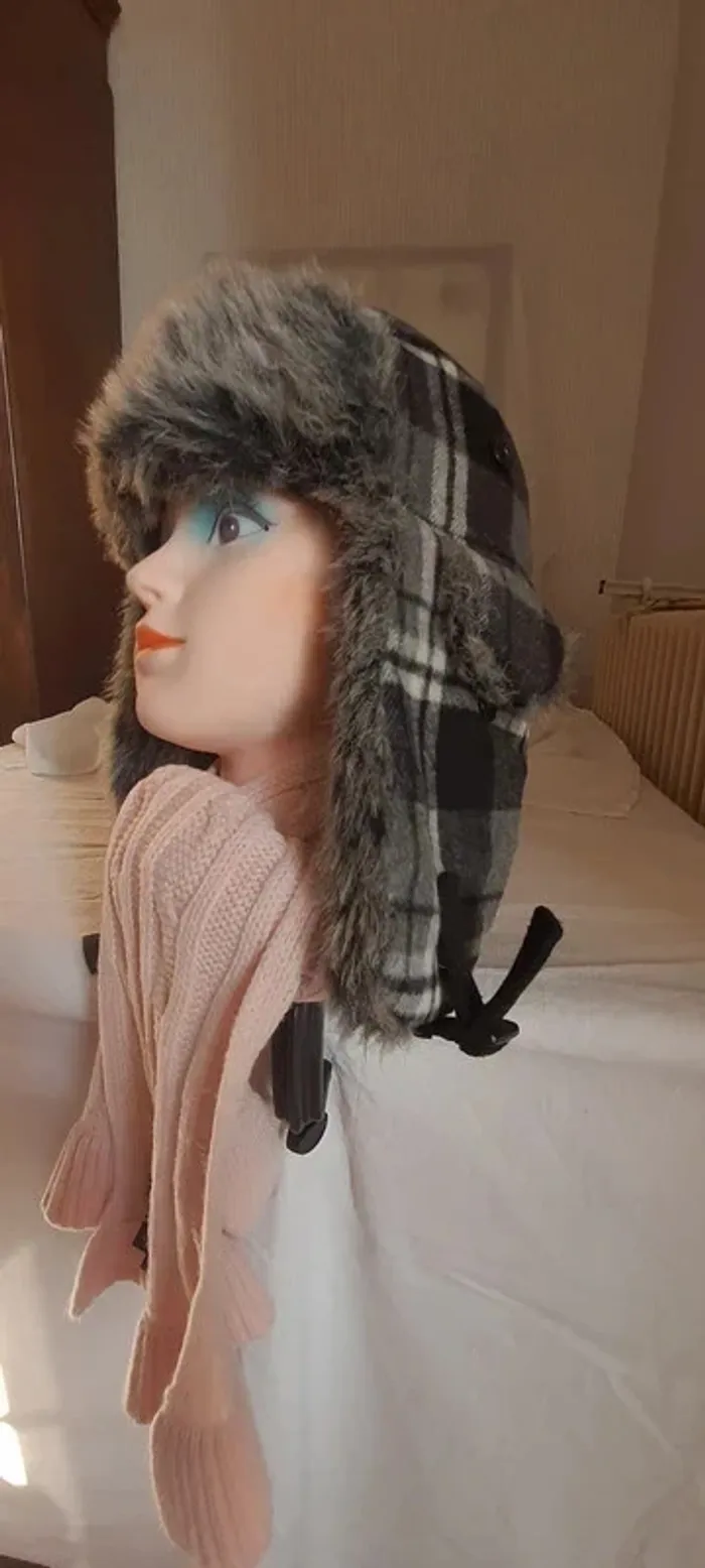 Belle chapka "Freegun" Taille 56 - photo numéro 2