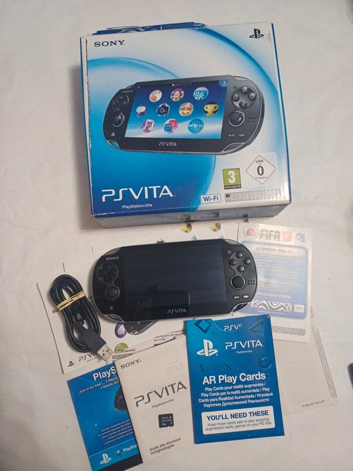 PS Vita Wi-Fi PCH-1004 en boite