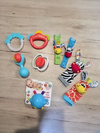 Lot de hochets bébé