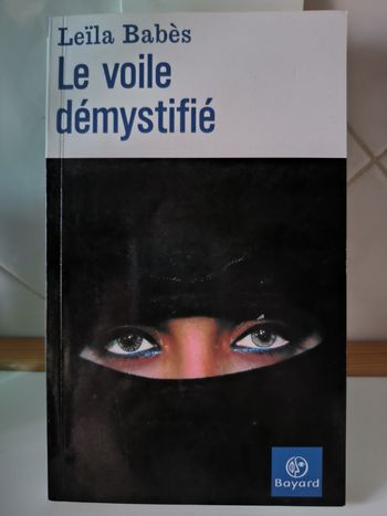 livre Le Voile Démystifié - Babès Leïla en tres bon etat ref EC