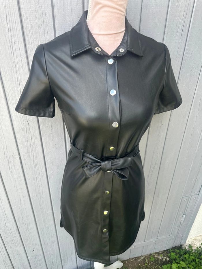 Robe manches courtes noir basic simili cuir - photo numéro 2