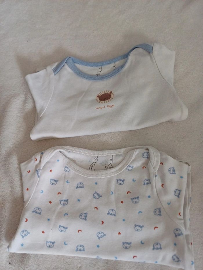 Lot 2 bodys 18 mois Sergent major