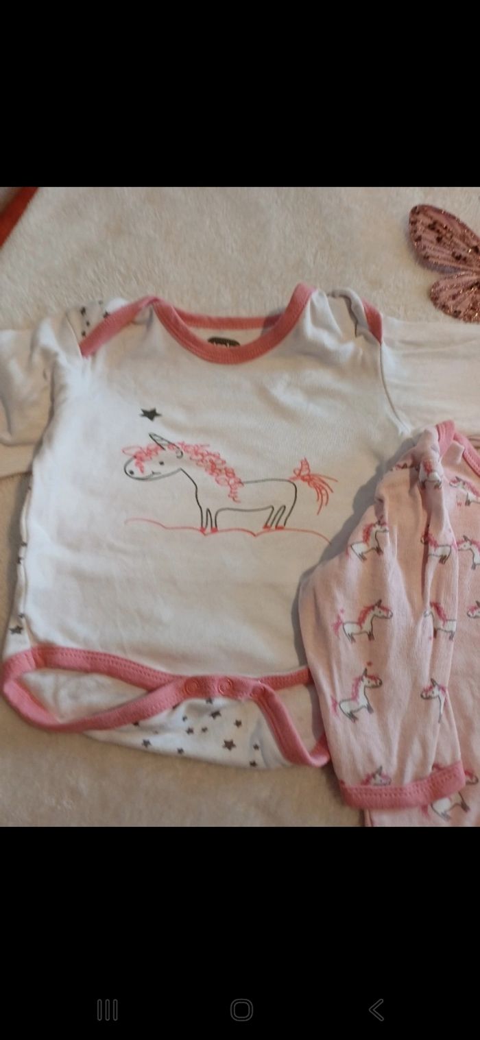 Lot de 2 bodies bébé taille 9 mois - photo numéro 3