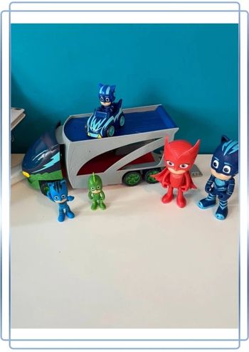 Lot camion , véhicule et figurine pyjamasques
