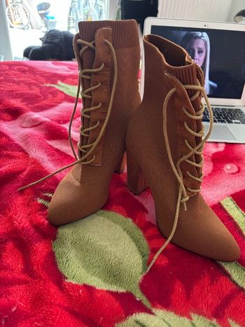 Paire bottines à lacets femme