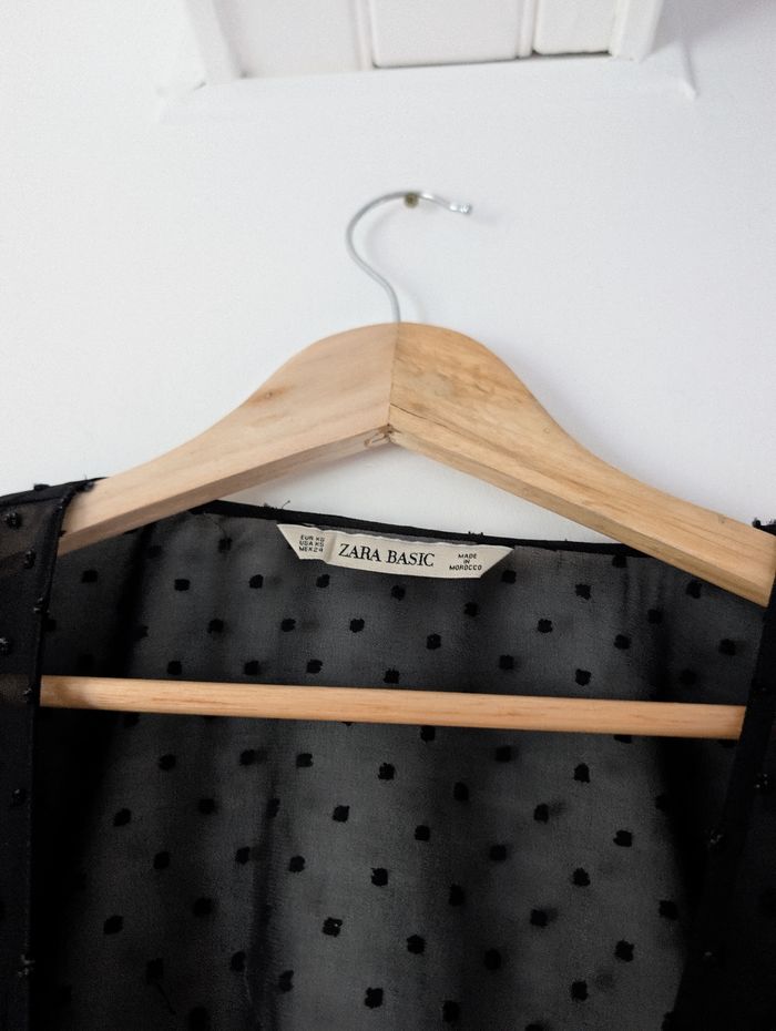 Blouse noire oversize fluide plumetis voilage moderne tendance automnale Zara Taille 36 S ( grand 34)
Très bon état - photo numéro 7