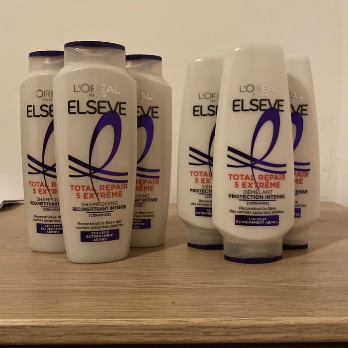 Lot de six produits dont trois shampooings total, repères, cinq extrêmes shampooing, reconstitution intense et trois après shampooing démêlant