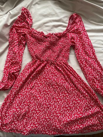 Robe rouge fleuri