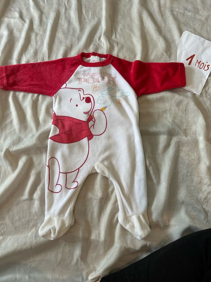 Pyjama Winnie taille 1 mois - photo numéro 1