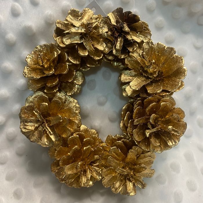 ✨🌲 Couronne pommes de pin dorées – 15 cm 🌲✨