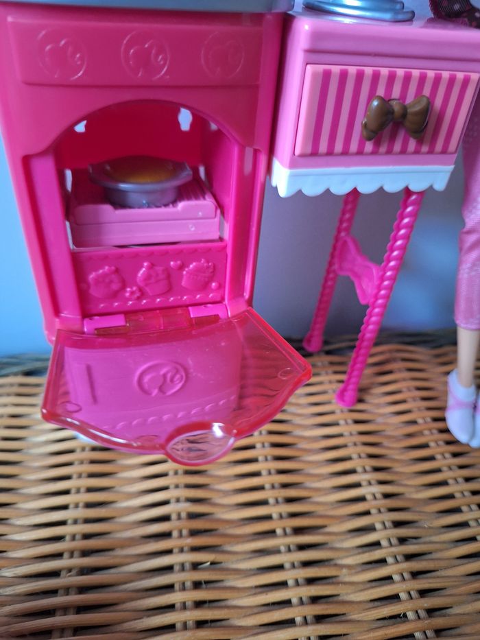 Barbie pâtissière avec son four et 2 poupées chelsea (soeurs de barbie) - photo numéro 5