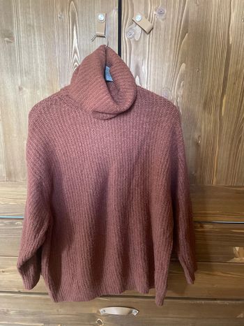 Pull mi long et loose col roulé terracotta