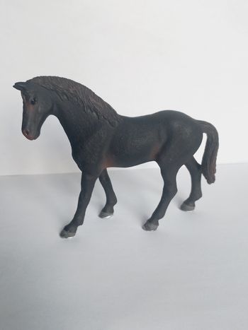Figurine animaux cheval noir schleich
