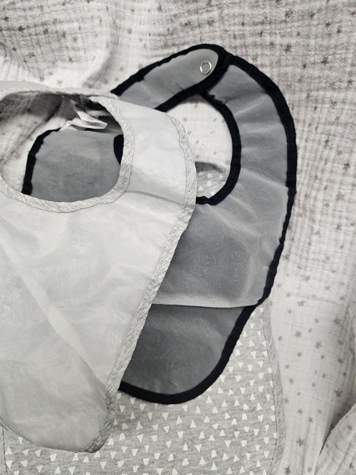 Bavoirs plastique - photo numéro 4