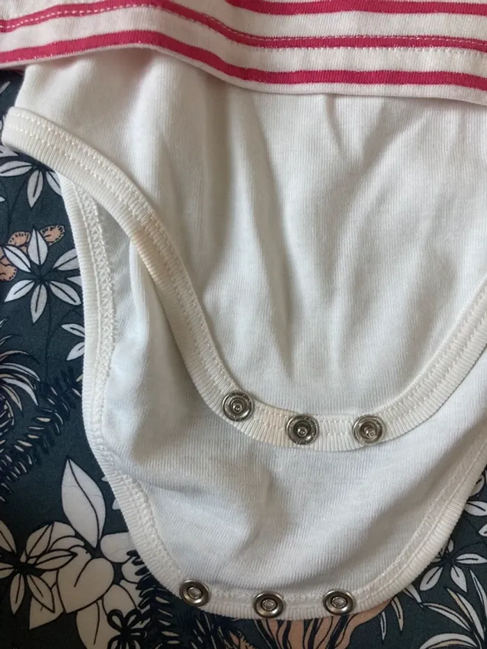 Body t-shirt intégré 6 mois - photo numéro 3