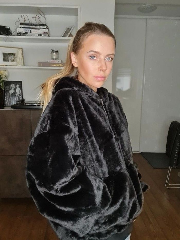 Veste fausse fourrure noir capuche hiver