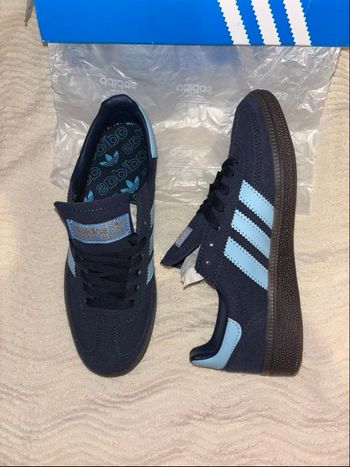 Paire de speziale bleu marrin totalement neufs jamais porté taille 39