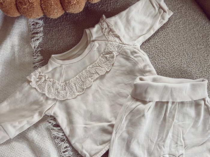 Ensemble beige h&m avec volants broderie anglaise - photo numéro 2