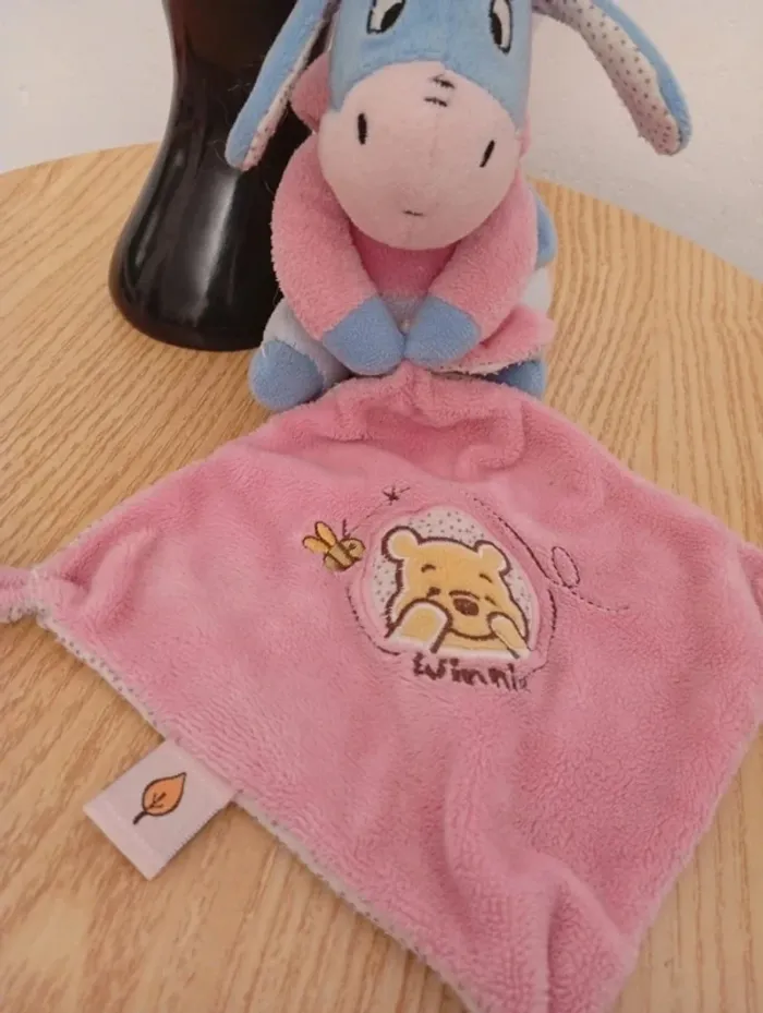 Peluche doudou plat âne bourriquet Winnie l'ourson doudou mouchoir Winnie the pooh - photo numéro 3