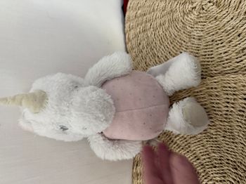 Peluche licorne tape à l'œil
