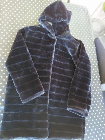 Manteau en fausse fourrure