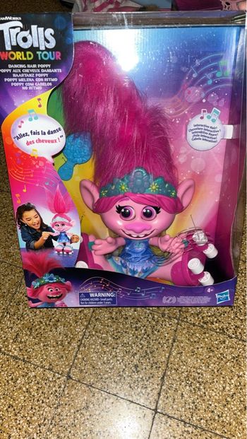 Poppy au cheveux dansants