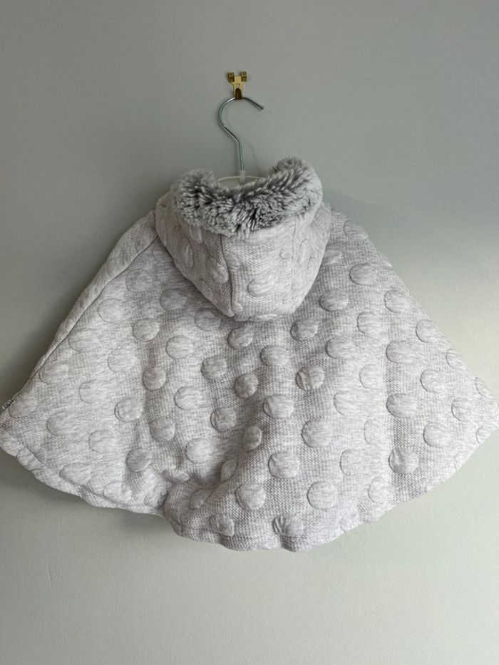 Pancho chaud polaire gris et blanc Obaïbi en taille 3/6 mois - photo numéro 2