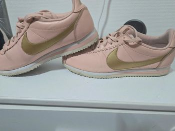 Basket cortez nike rose et doré