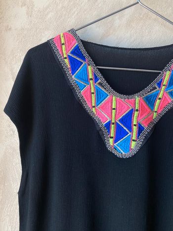 Top long noir plastron multicolore L/XL