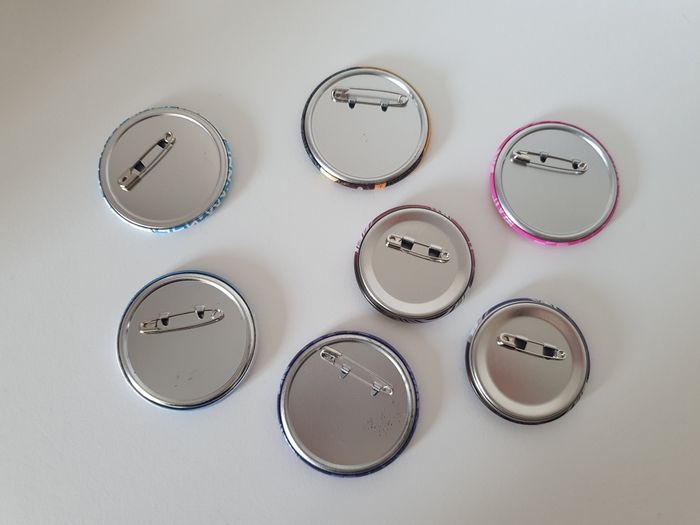 Lot de pin's / goodies demon slayer giyu zenitsu, kocho, mitsuri, Obanai, Tokito - photo numéro 5