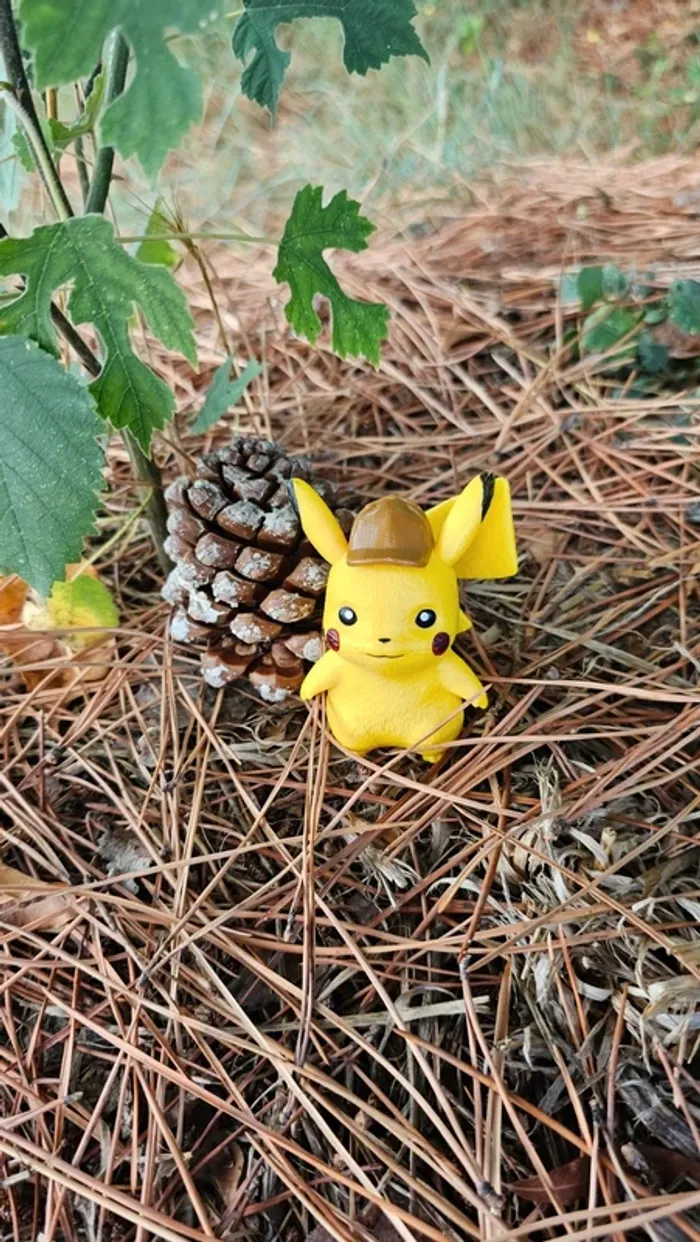 Super figurine Pokemon Nintendo pikachu détective