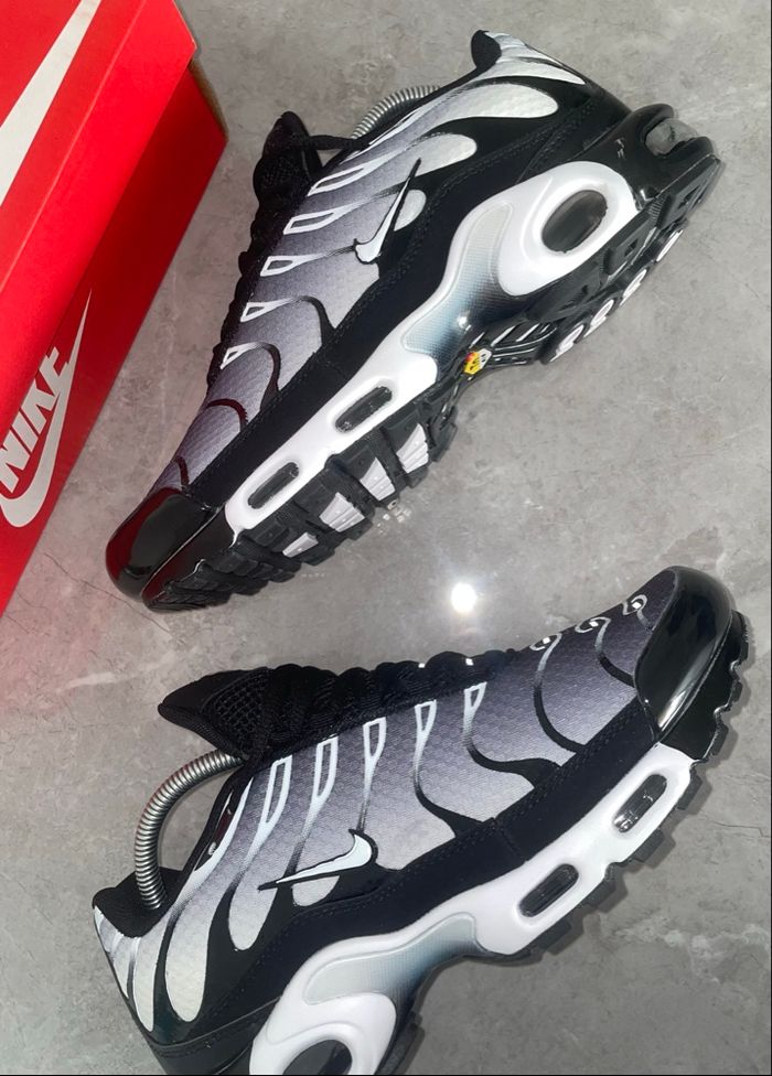 NIKE TN NOIR GRIS BLANC 36 - photo numéro 2