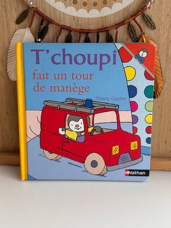 Tchoupi fait un tour de manège 